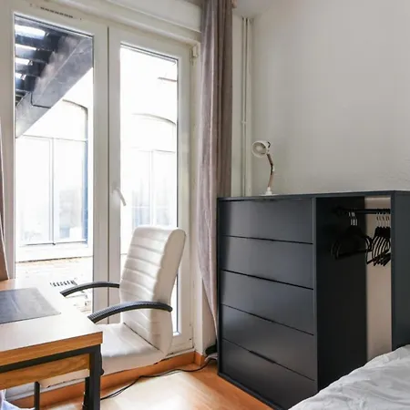 Bright And Charming Two-bedroom Duplex In The Heart Of Old - Welkeys *