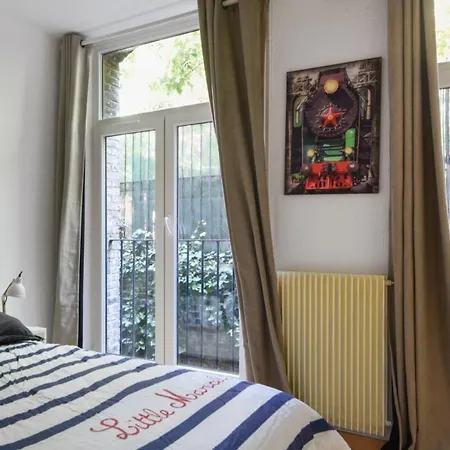 Bright And Charming Two-bedroom Duplex In The Heart Of Old - Welkeys