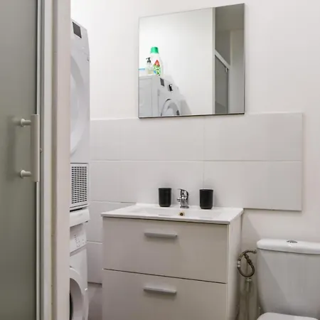 Apartamento Bright And Charming Two-bedroom Duplex In The Heart Of Old - Welkeys