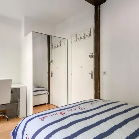 Bright And Charming Two-bedroom Duplex In The Heart Of Old - Welkeys
