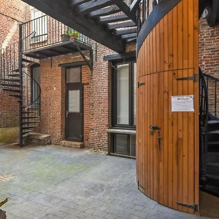 Bright And Charming Two-bedroom Duplex In The Heart Of Old - Welkeys Lille